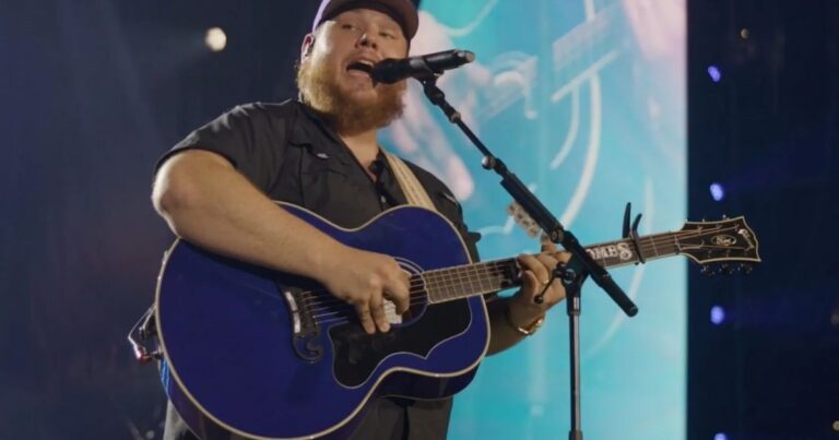 Luke Combs Singer